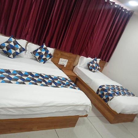 Hotel Dreamland Vadodara Bagian luar foto