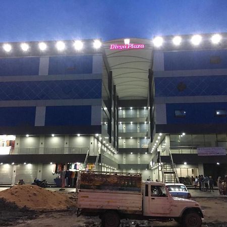 Hotel Dreamland Vadodara Bagian luar foto