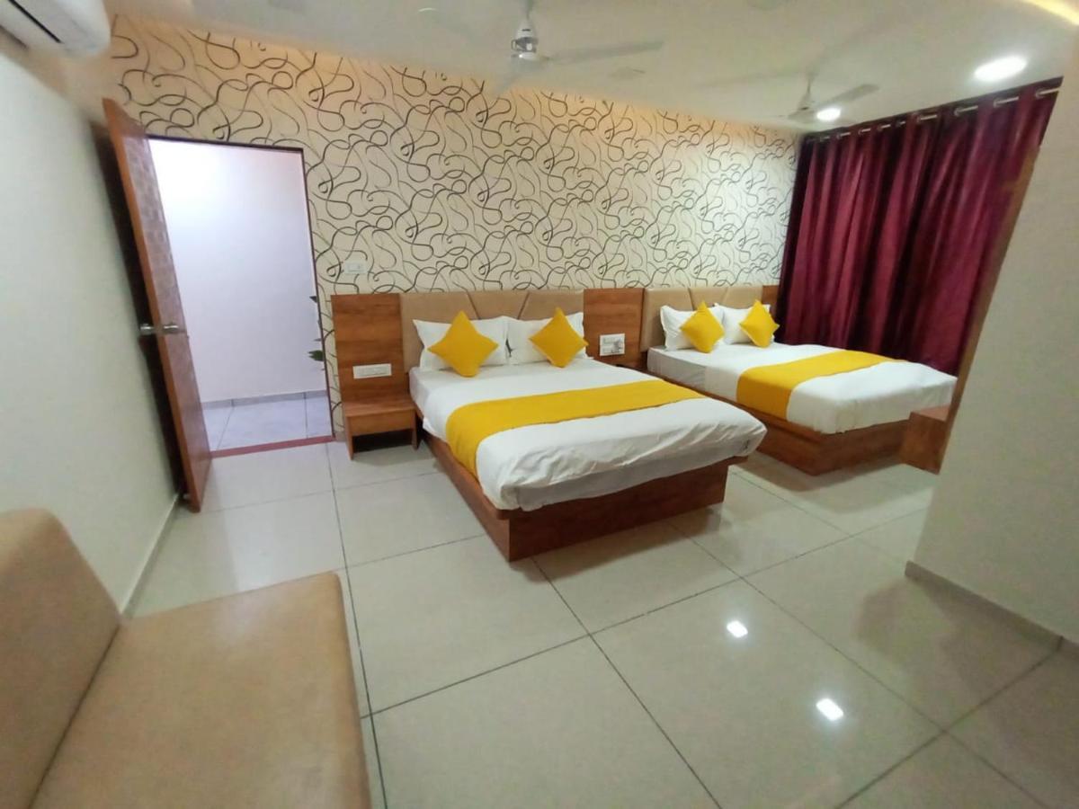 Hotel Dreamland Vadodara Bagian luar foto