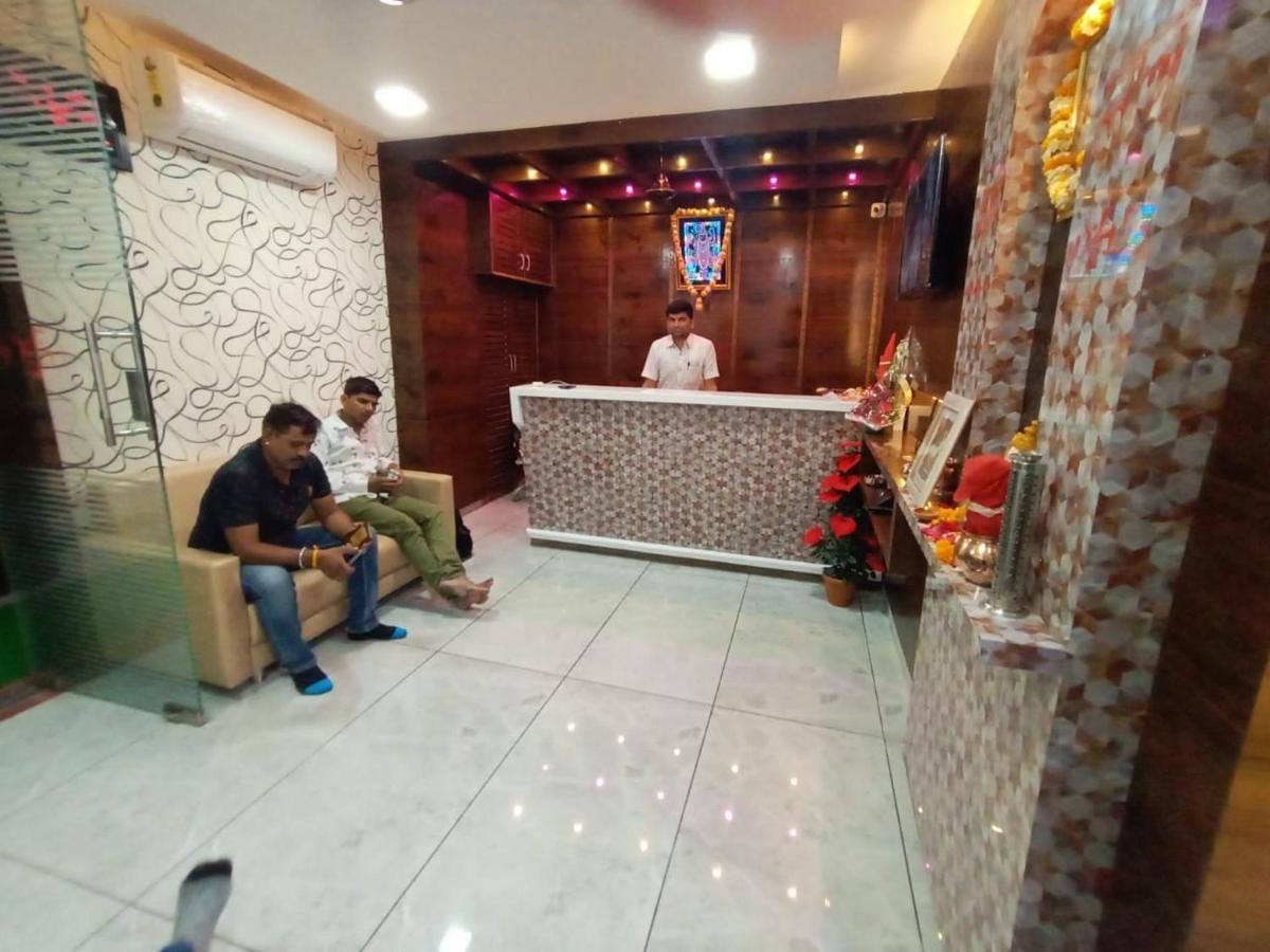 Hotel Dreamland Vadodara Bagian luar foto
